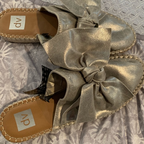 Shoes - Brand new bow on top shoes